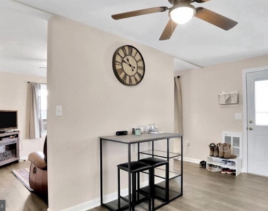 316 W 9th Street - Photo Thumbnail 7