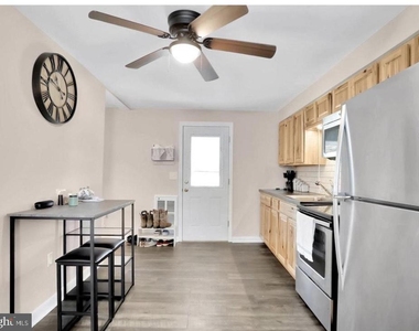316 W 9th Street - Photo Thumbnail 3