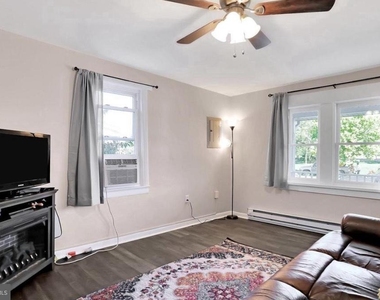 316 W 9th Street - Photo Thumbnail 13