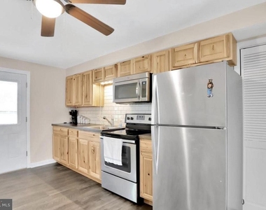 316 W 9th Street - Photo Thumbnail 8