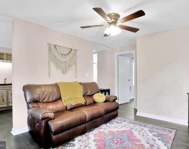 316 W 9th Street - Photo Thumbnail 6