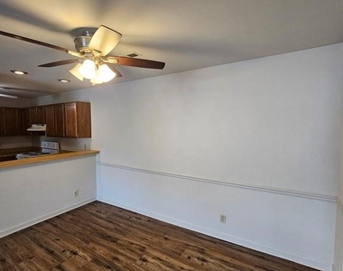 100 Chesterfield Lane - Photo Thumbnail 7