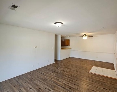 100 Chesterfield Lane - Photo Thumbnail 9
