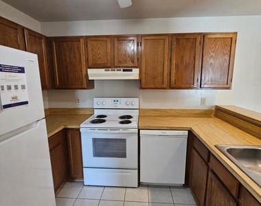 100 Chesterfield Lane - Photo Thumbnail 11
