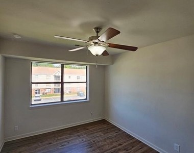 100 Chesterfield Lane - Photo Thumbnail 17
