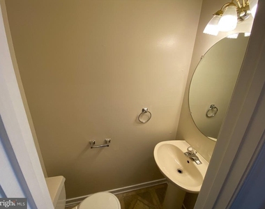 9 Brown Circle - Photo Thumbnail 13