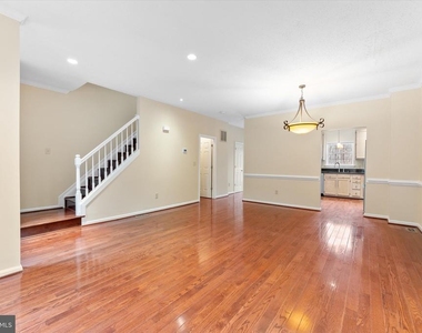 407 Lakeview Court - Photo Thumbnail 6