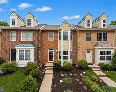 407 Lakeview Court - Photo Thumbnail 1