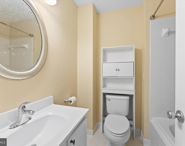 407 Lakeview Court - Photo Thumbnail 21