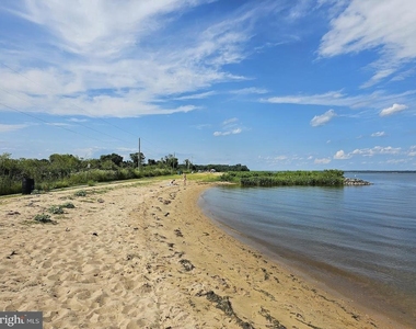 407 Lakeview Court - Photo Thumbnail 36