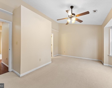 407 Lakeview Court - Photo Thumbnail 19