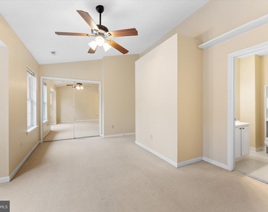 407 Lakeview Court - Photo Thumbnail 20