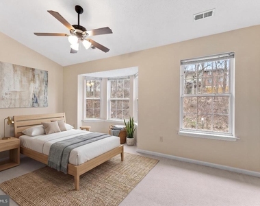 407 Lakeview Court - Photo Thumbnail 17