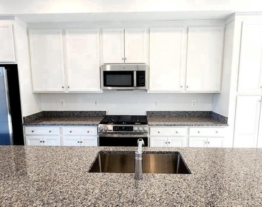 5053 Bigleaf Road - Photo Thumbnail 7