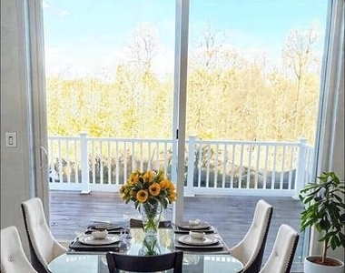 5053 Bigleaf Road - Photo Thumbnail 5