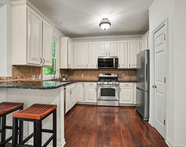 3382 Hampstead Court - Photo Thumbnail 8