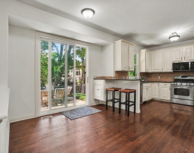 3382 Hampstead Court - Photo Thumbnail 10