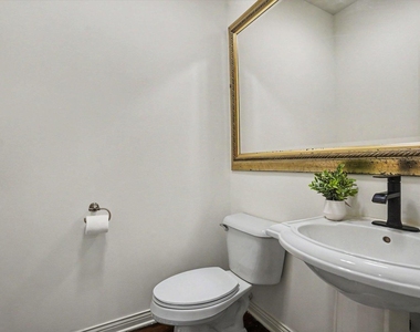 3382 Hampstead Court - Photo Thumbnail 14