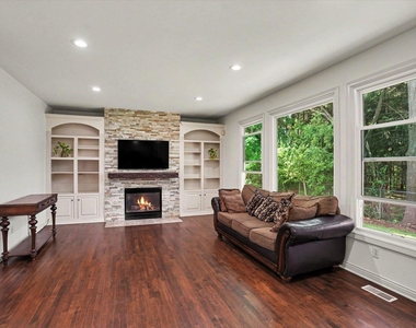 3382 Hampstead Court - Photo Thumbnail 6