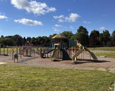 3382 Hampstead Court - Photo Thumbnail 33