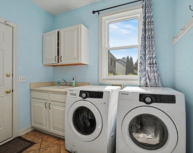3382 Hampstead Court - Photo Thumbnail 24