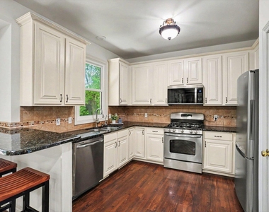 3382 Hampstead Court - Photo Thumbnail 9