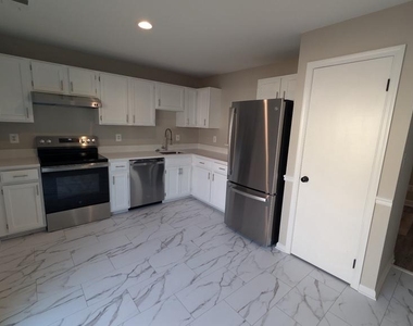 16303 Taconic Circle - Photo Thumbnail 15