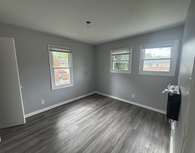 1735 Meadow Lane - Photo Thumbnail 4