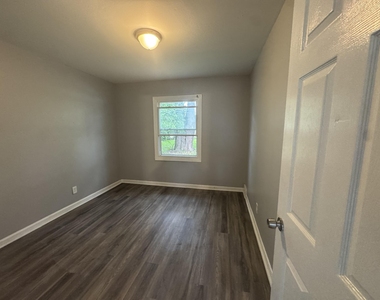 1735 Meadow Lane - Photo Thumbnail 5