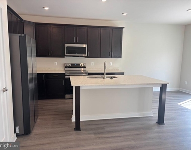 372 Baker Drive - Photo Thumbnail 1