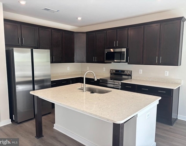 372 Baker Drive - Photo Thumbnail 10