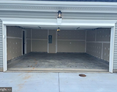 372 Baker Drive - Photo Thumbnail 11