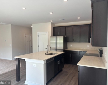 372 Baker Drive - Photo Thumbnail 2