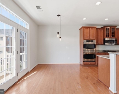 43860 Artsmith Terrace - Photo Thumbnail 8