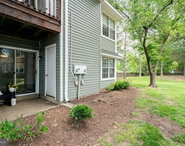 8607 Beekman Place - Photo Thumbnail 12