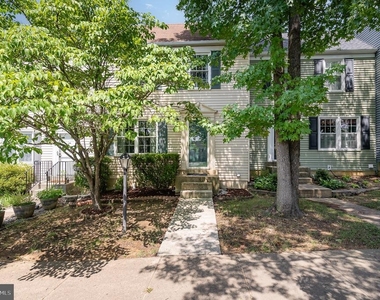6580 Lochleigh Court - Photo Thumbnail 3