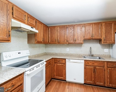 6580 Lochleigh Court - Photo Thumbnail 12