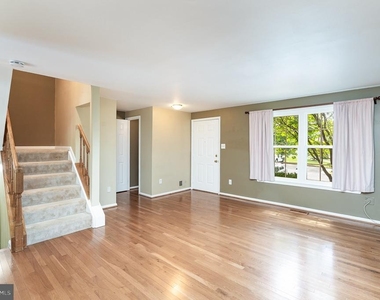 6580 Lochleigh Court - Photo Thumbnail 4