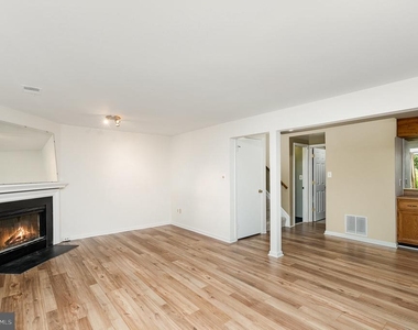 6580 Lochleigh Court - Photo Thumbnail 27