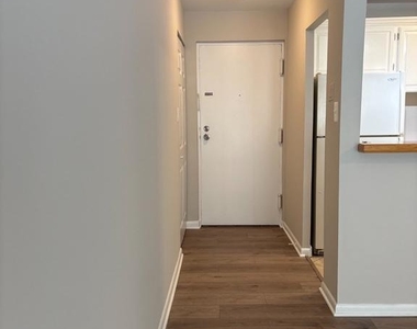 6001 Arlington Boulevard - Photo Thumbnail 3