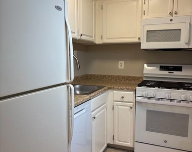 6001 Arlington Boulevard - Photo Thumbnail 12