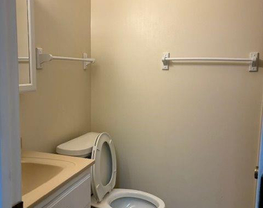 1705 N Pine Street - Photo Thumbnail 3