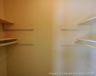 421 Kirkcaldy Court - Photo Thumbnail 10