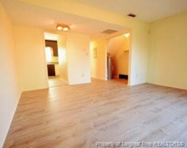 421 Kirkcaldy Court - Photo Thumbnail 1