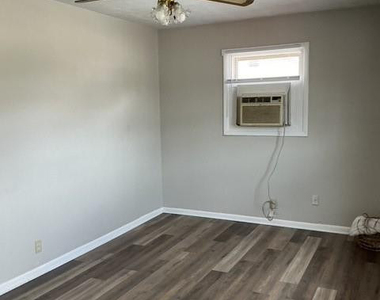 718 N Main Street - Photo Thumbnail 11