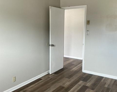 718 N Main Street - Photo Thumbnail 6
