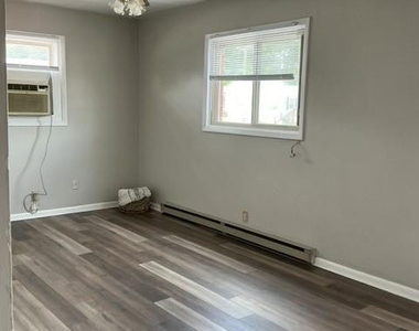 718 N Main Street - Photo Thumbnail 10