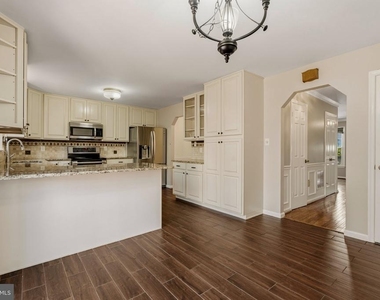 6010 Southward Way - Photo Thumbnail 12