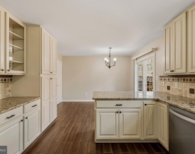 6010 Southward Way - Photo Thumbnail 10