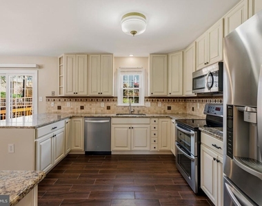 6010 Southward Way - Photo Thumbnail 8